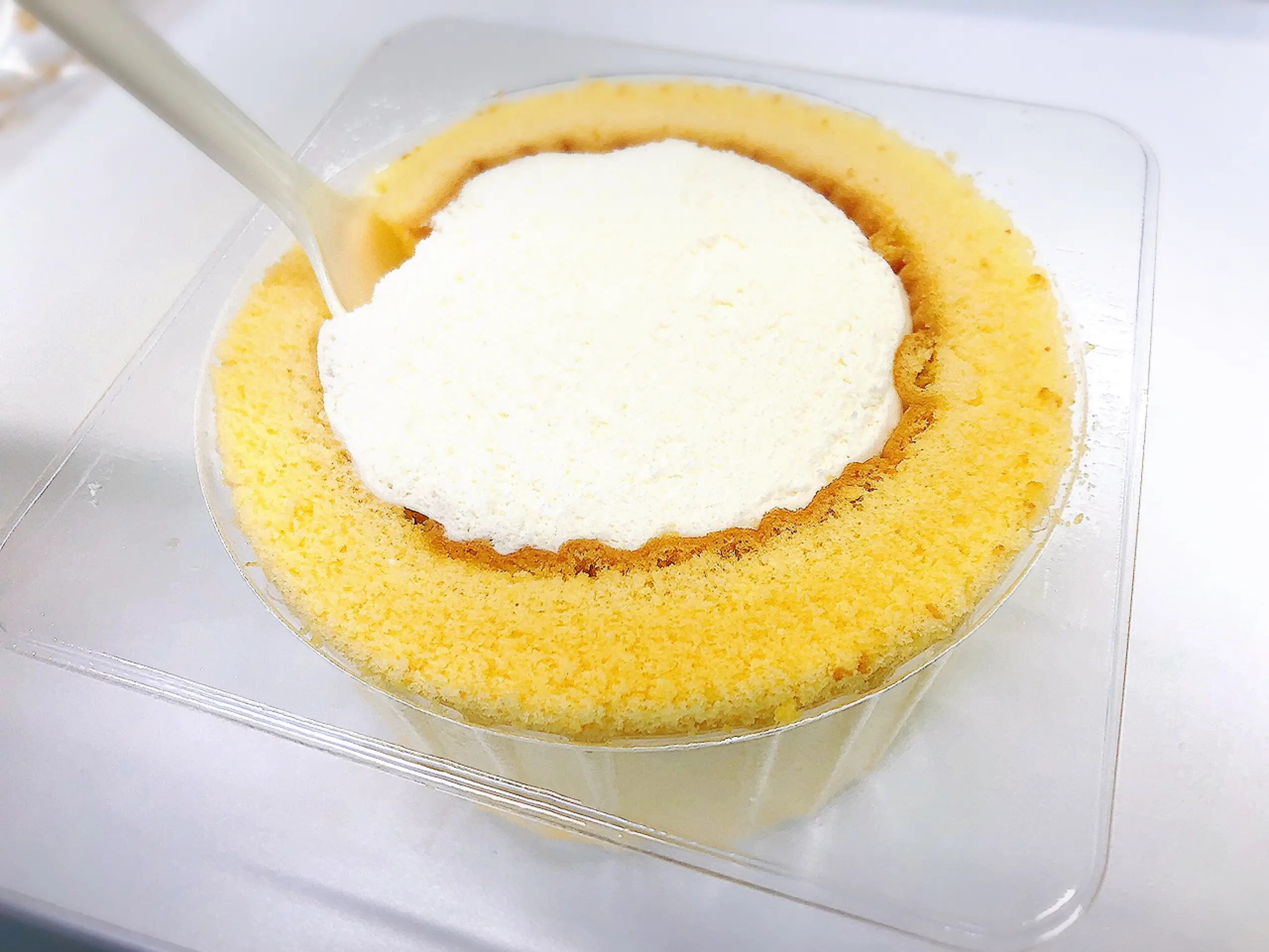 【毎月5〜6日限定】ローソンにGO!Uchi Cafeシリーズのロールケーキが2倍の厚さで、クリームも幸せもたっぷり( ´ ▽ ` )_3