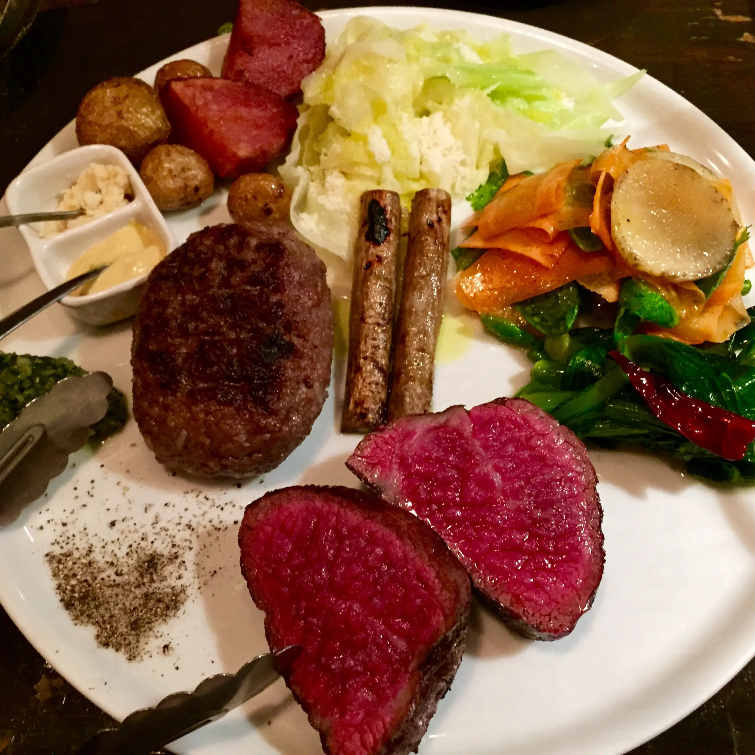 【編集部が食べたもの】新宿御苑のお肉のパラダイス『勘之丞』の炭火焼き_1