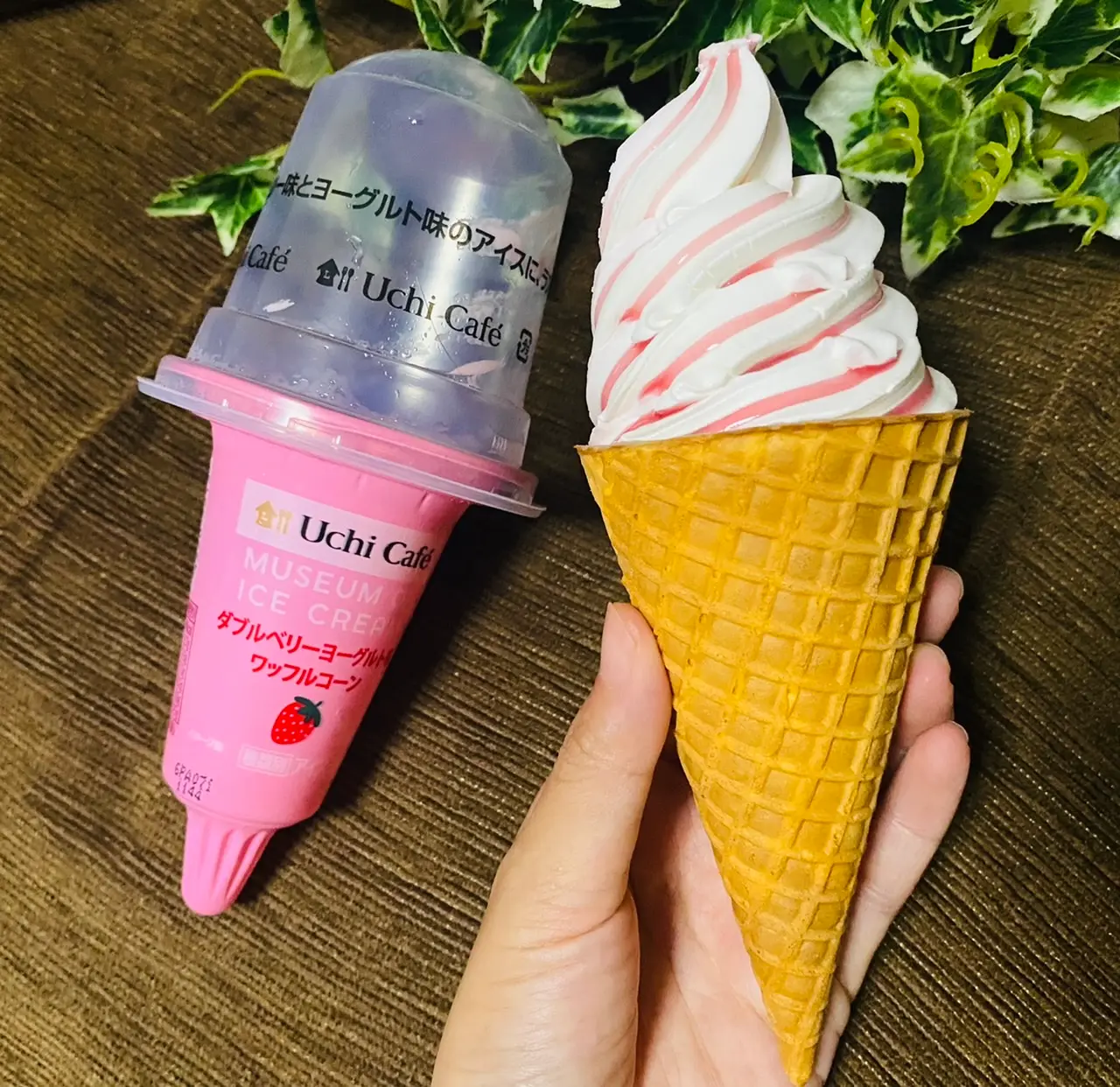 【ローソン新作】可愛いの極み♡MOICコラボ《ダブルベリーヨーグルト味ワッフルコーン》_2