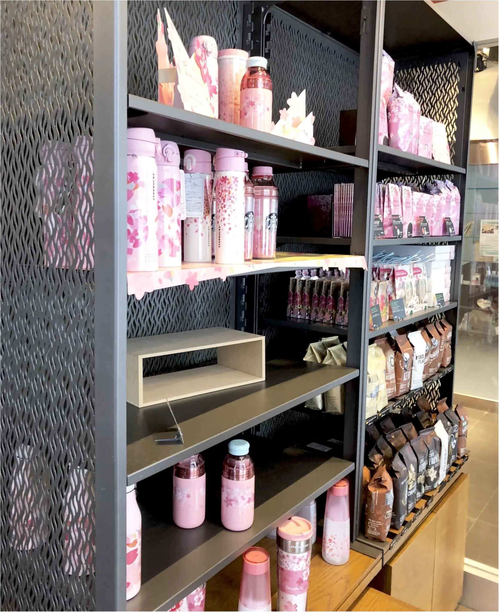 【スタバ】今年も桜の季節がやってきた❤️《さくらストロベリーピンクもちフラペチーノ》は新感覚のおいしさ!_5