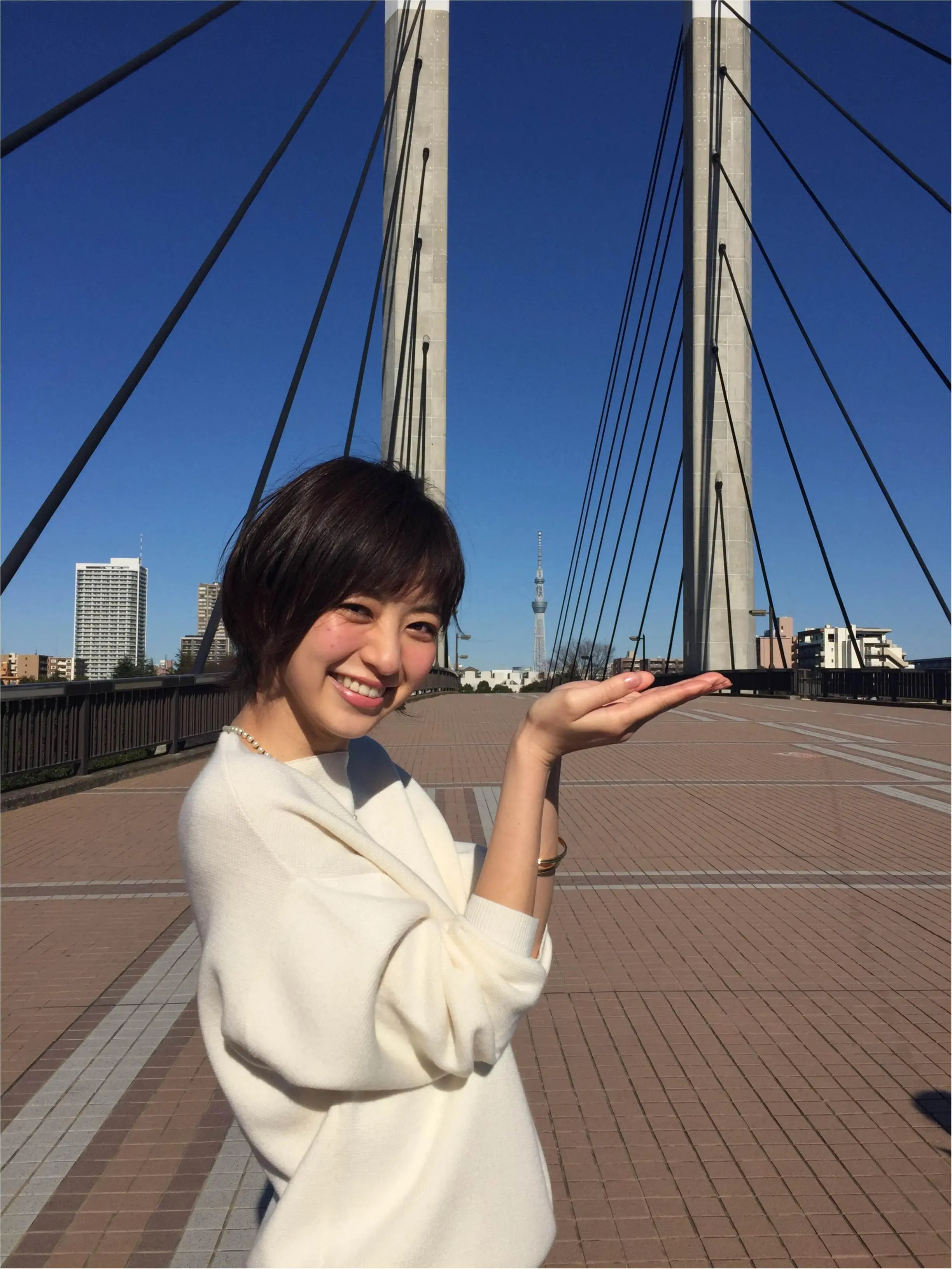 【オフショット】逢沢りなのスカイツリーポーズ♡_2