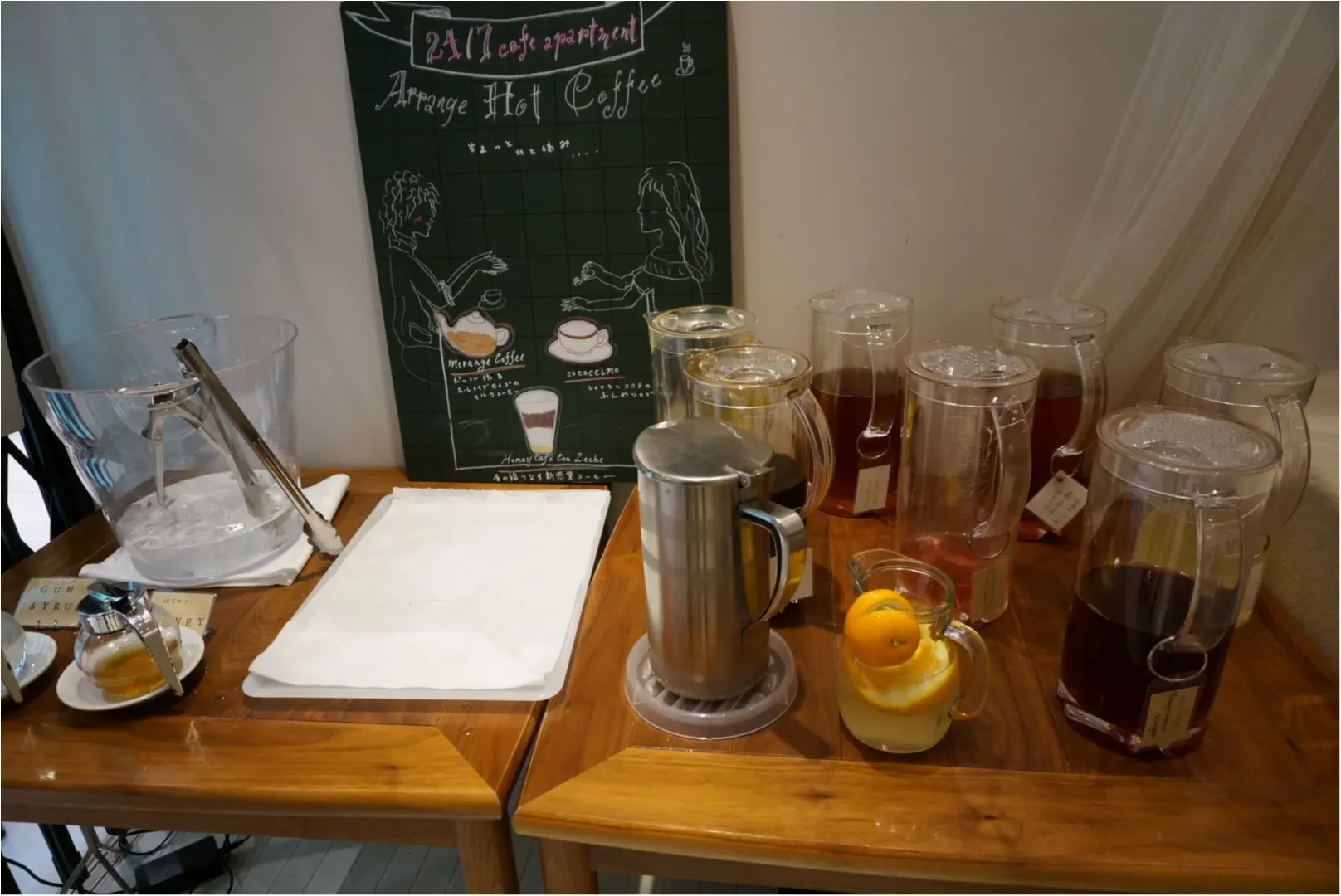 白と木材を基調としたニュートラルな空間でカフェTIME♪《24/7Cafe apartment》で食べれる美味しいフレンチトースト♡_2