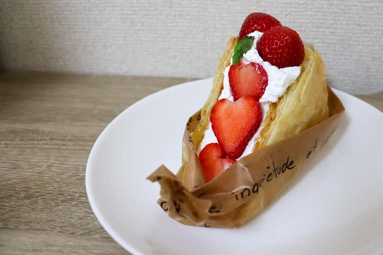 苺のミルフィーユサンド