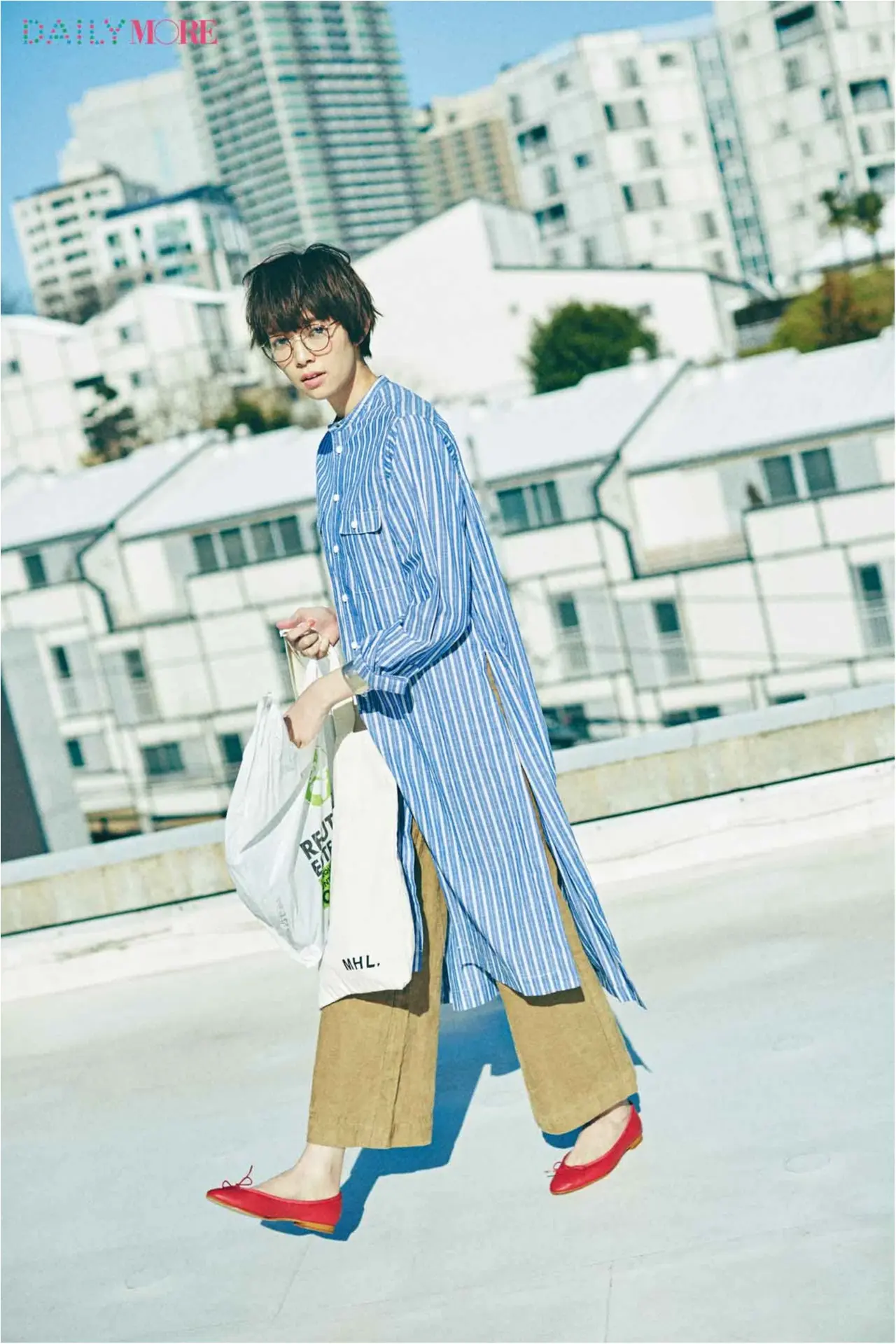 【今日のコーデ/佐藤栞里】今年っぽくて軽快なスリット入りロングシャツで楽しくおでかけ♪_1