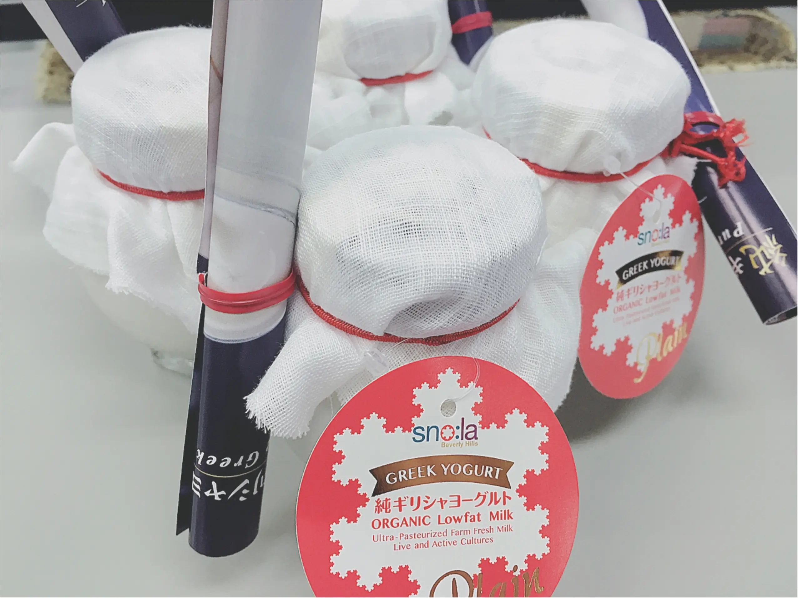 ビバリーヒルズ発★【ナチュラルローソン限定】クリームのようななめらかさ。スプーンを逆さまにしても落ちないヨーグルトって!? _3