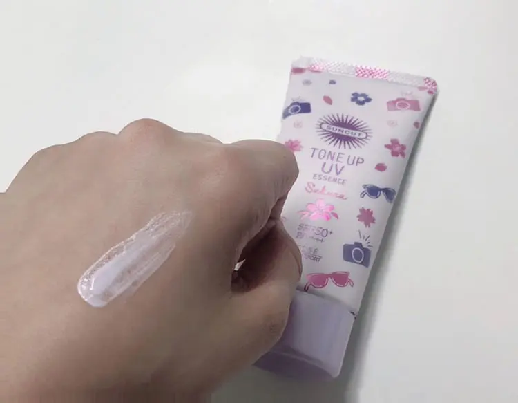 『サンカット』の「トーンアップUV エッセンス」