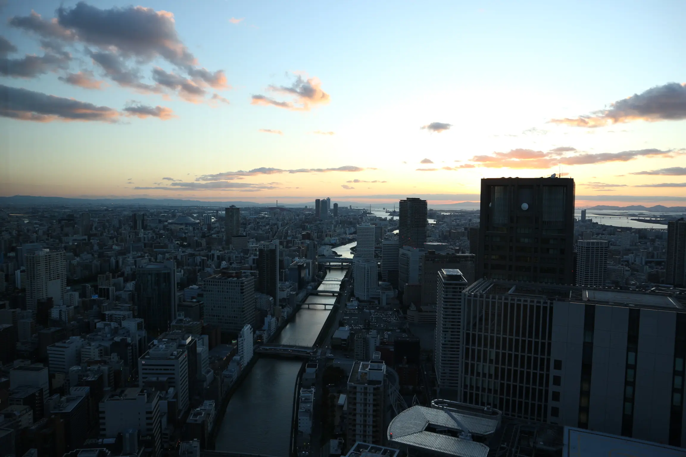 【コンラッド】ローズゴールドを基調とした空間でクリスマススイーツビュッフェ♡_24