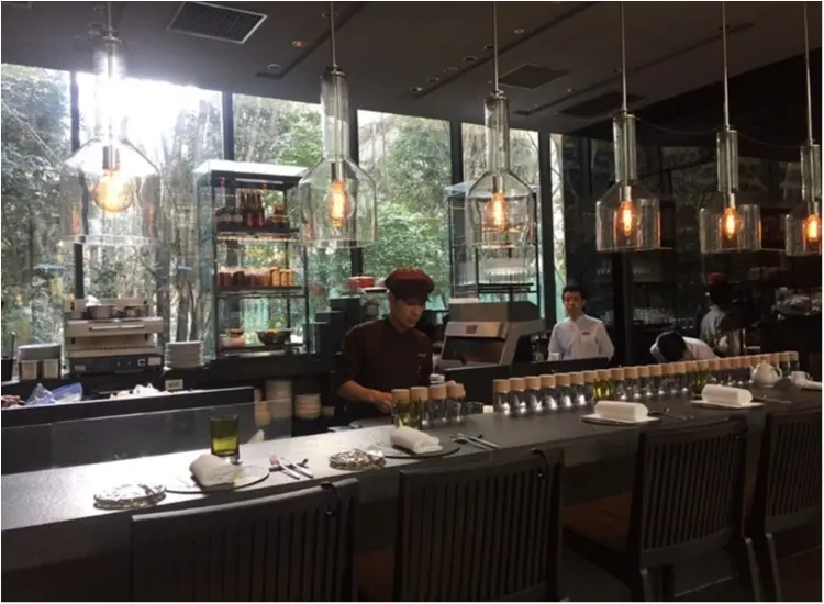 【FOOD】ブラックアフタヌーンティー だけじゃない!アマン東京 ザ・カフェの、スイーツボックスにも注~目♥_2
