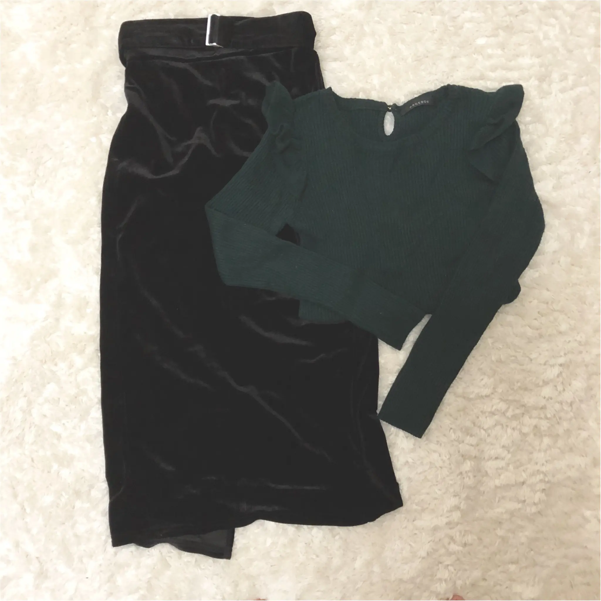 形が可愛い♡Knitが1990円?!冬のニットは【GU】で♡ ベロア素材のタイトスカートもプチプラ価格。_3