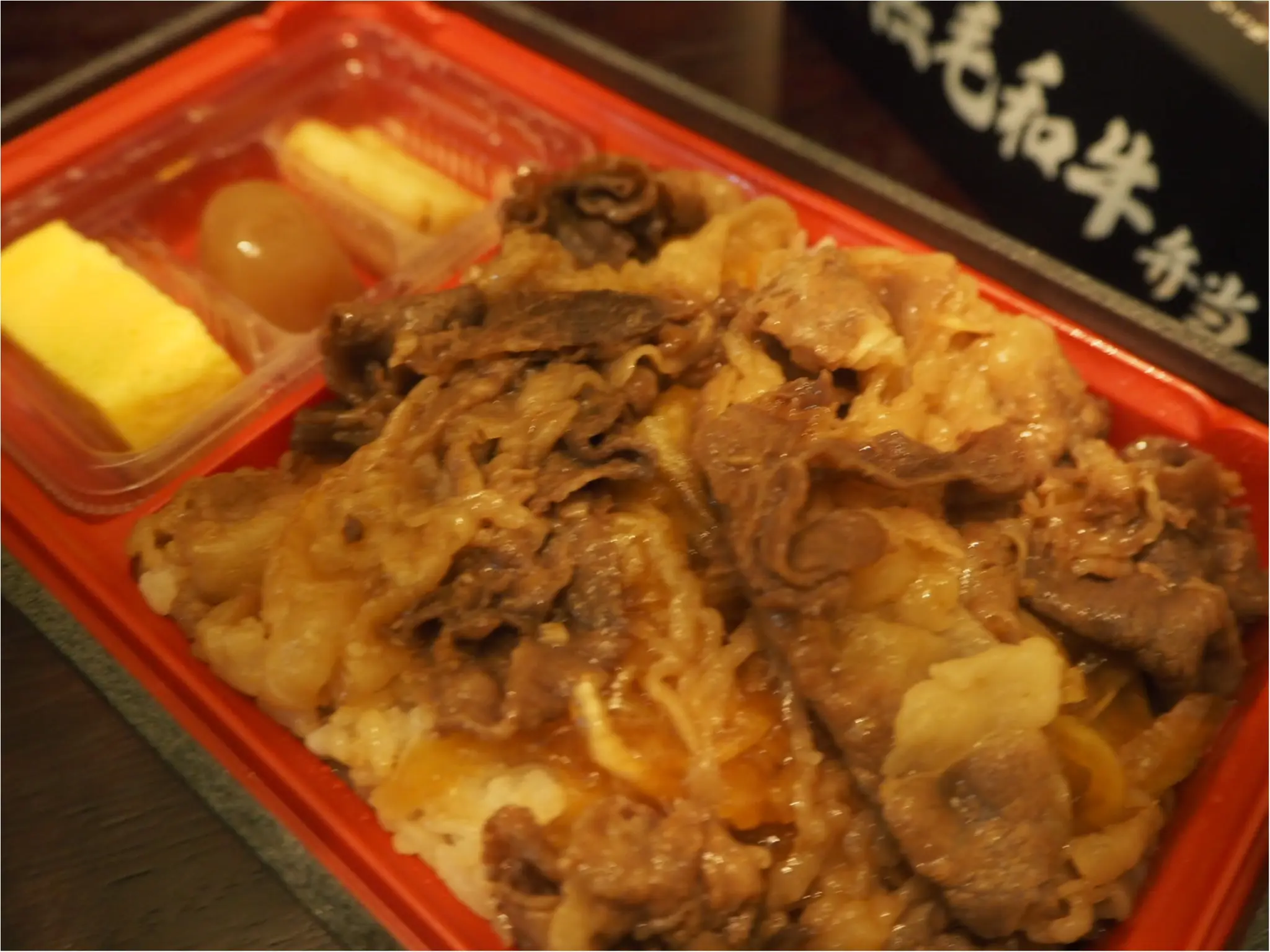 働く女子に朗報!「すき家から"黒毛和牛弁当"が登場!」早速どんなものか食べてみました!_6