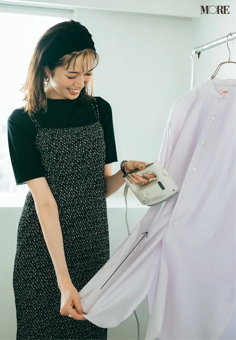 スチームアイロンを使う佐藤栞里