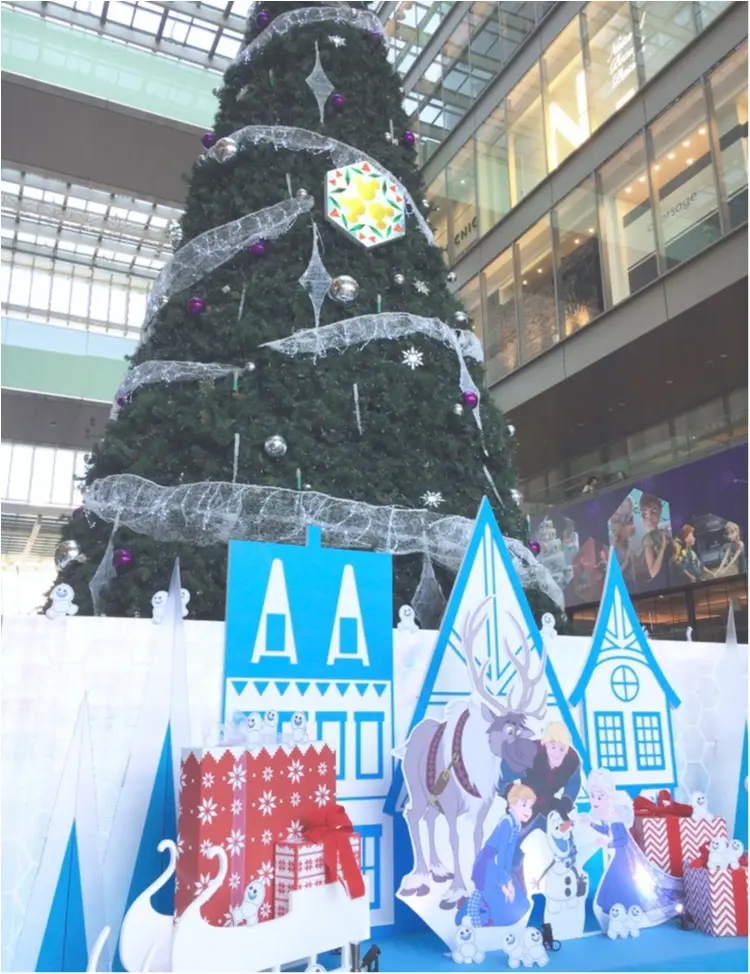 《ひと足早いクリスマス❤️》フォトジェニックな【アナと雪の女王 コラボツリー】が見られるのはココ!_4