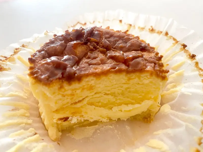 『ローソン』の「バスチー -バスク風チーズケーキ-」の断面