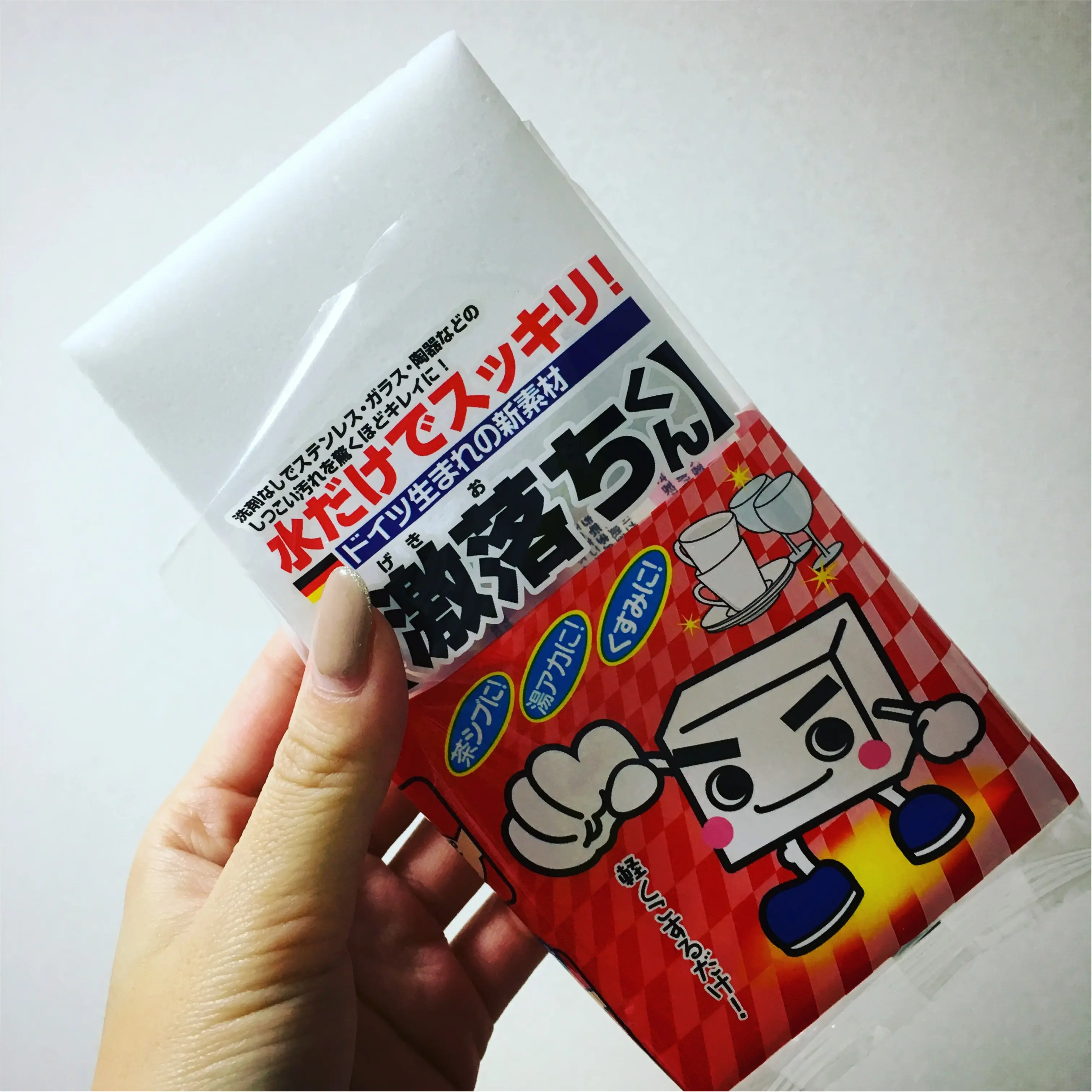 黄ばみや汚れもさようなら!白スニーカーを簡単キレイに復活させる方法とは?!_3