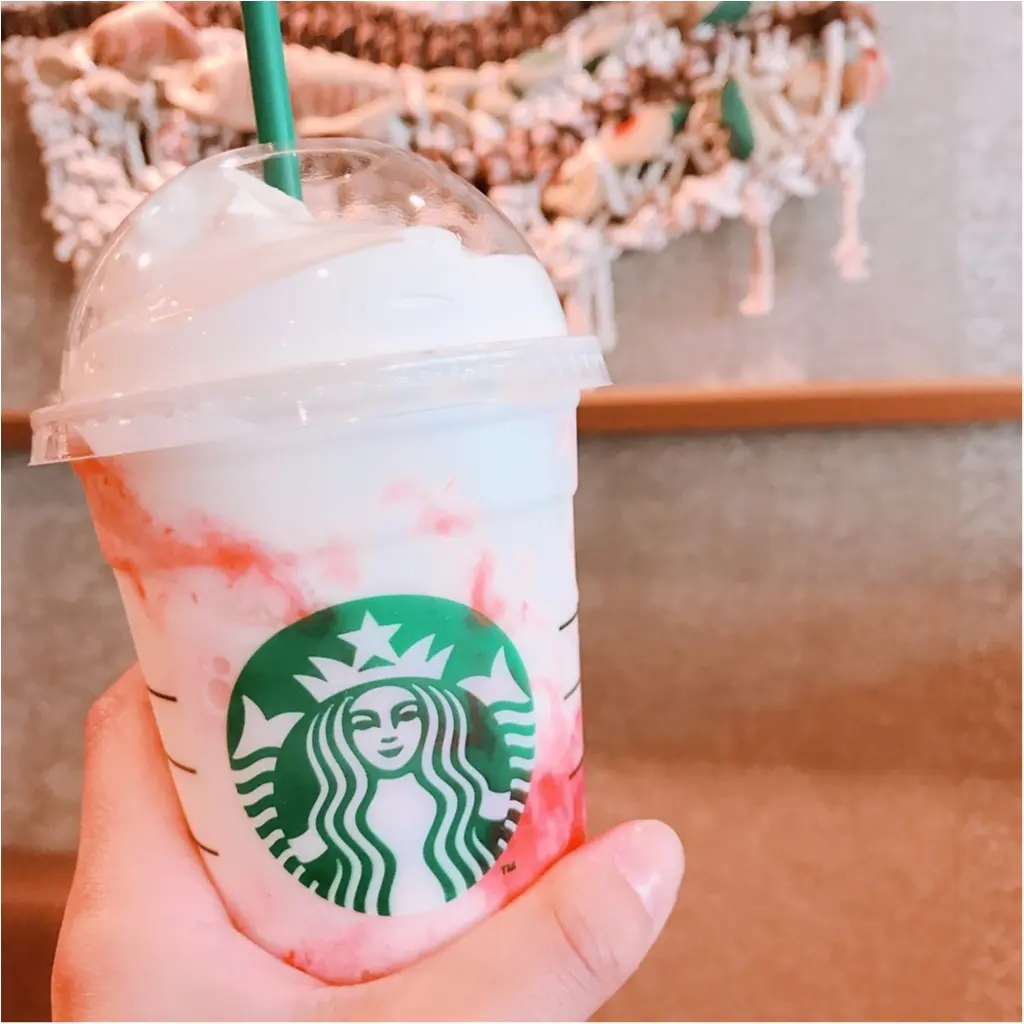 ☆★スタバ新作速報★☆長年愛され続ける大人気フレーバーが今年も帰ってきた♪本日発売‼︎『ストロベリークリームフラペチーノ®』が今年も激アツな予感♡_4